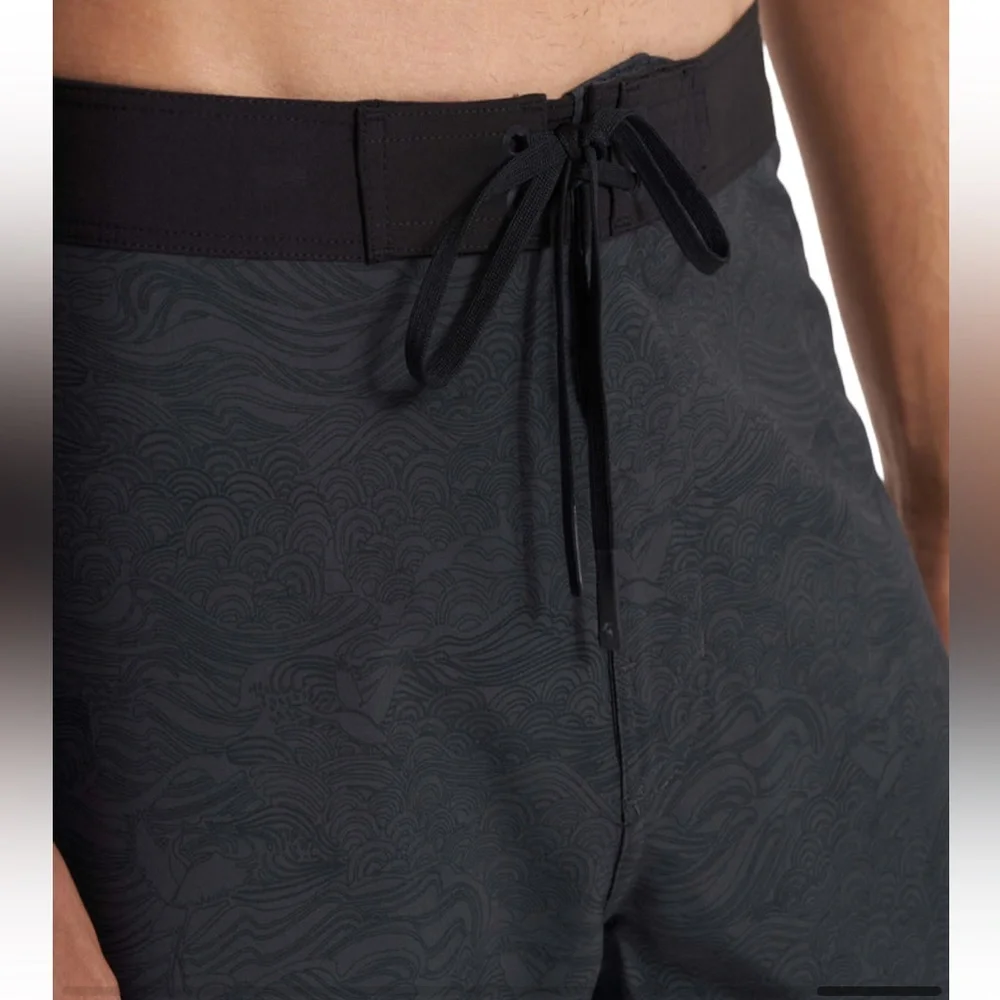 Vuori Infinity Boardshorts Black Vintage Ocean Print Black Gray Size 34 NWOT - Picture 8 of 12